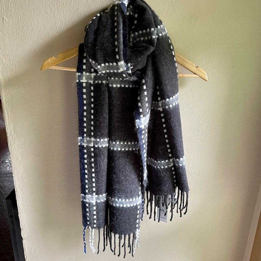 Calvin Klein Oversized Plaid Shawl/Wrap/Scarf. Charcoal Gray, White, Blue. 72x21 - Picture 9 of 16